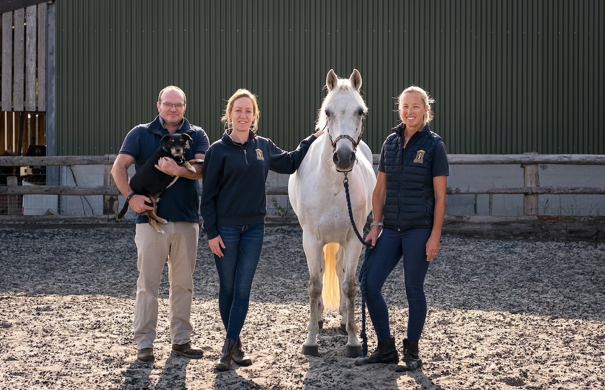 Cheltenham Equine Vets 4 Veterinary Team Members with a White Horse